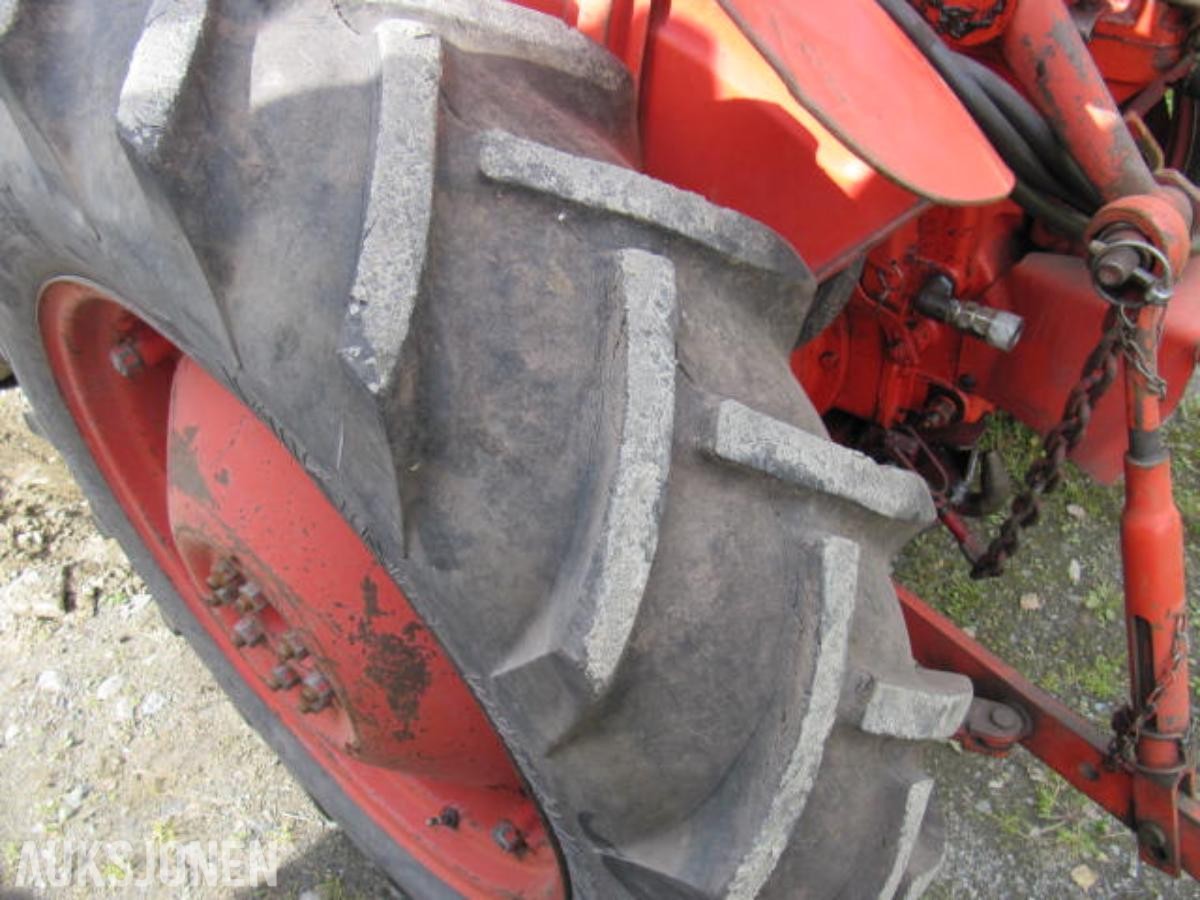 1967 Nuffield 342 traktor med laster